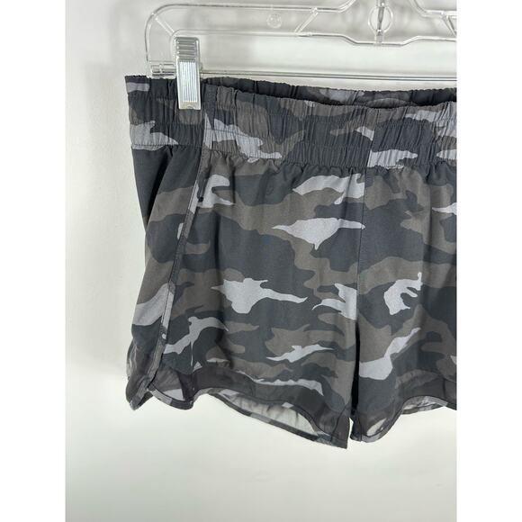 Athleta Printed Mesh Racer Run Short 4 Inch Dark Camo Size Medium - Picture 10 of 11